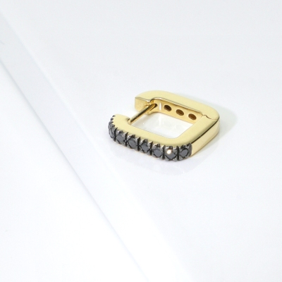 Mono boucle d’oreille en or jaune 18ct diamants noirs