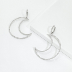 Pendantes demi-lune en or blanc 18 carats avec diamants