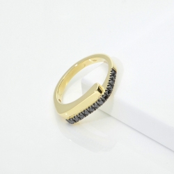 Bague homme contrarié en or jaune 18k avec diamants noirs