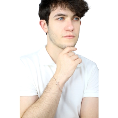 Bracelet en or rose 18 carats avec croix incrustée de diamants