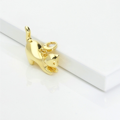 Pendentif chat en or jaune 18k, 2 cm