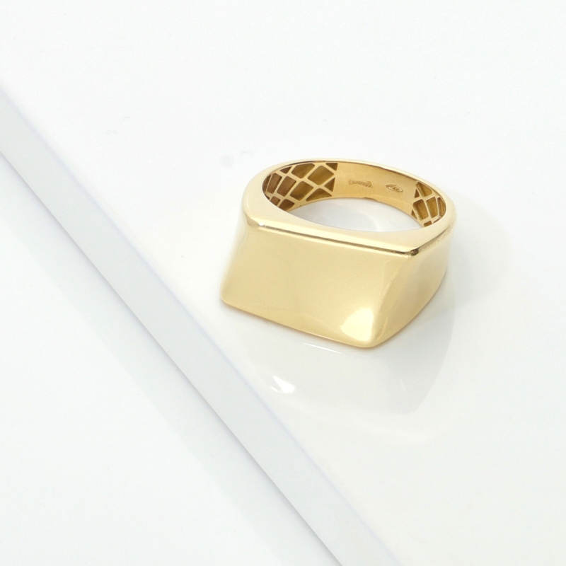 Bague en or jaune 18k design bande rectangulaire Bague en or jaune 18k design bande rectangulaire