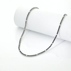 Collier tennis en or 18 carats avec diamants noirs et blancs