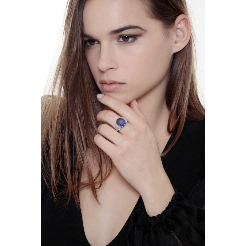 Bague en or blanc 18k avec tanzanite ovale et diamants