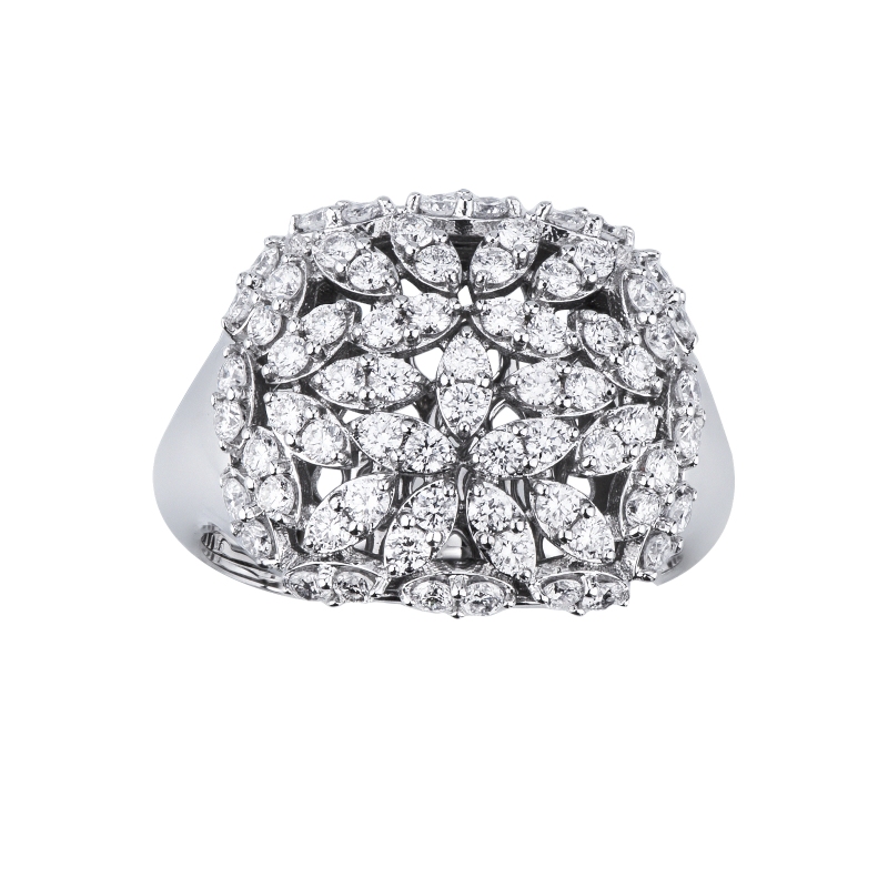 Bague en or blanc avec diamants en design fausses navettes Bague en or blanc avec diamants en design fausses navettes