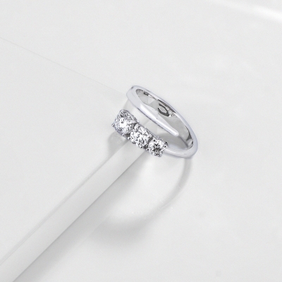 Bague trilogy contrarié en or blanc 750 trois diamants