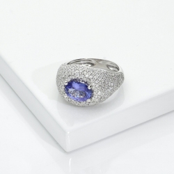 Bague tanzanite ovale et diamants en or blanc 18K