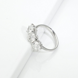 Bague en or blanc 18K avec diamants trilogy ct 3.00