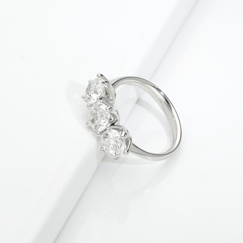 Bague en or blanc 18K avec diamants trilogy ct 3.00 Bague en or blanc 18K avec diamants trilogy ct 3.00