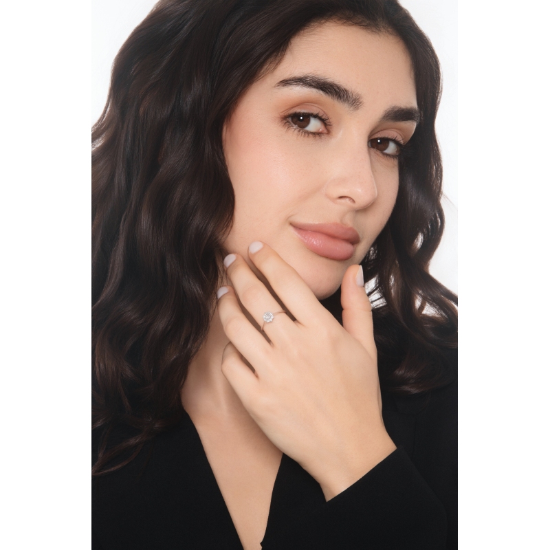 Bague en or blanc 18 carats avec diamants fleur Bague en or blanc 18 carats avec diamants fleur