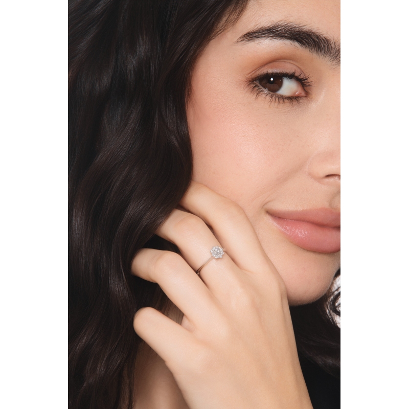 Bague en or blanc 18 carats avec diamants fleur Bague en or blanc 18 carats avec diamants fleur