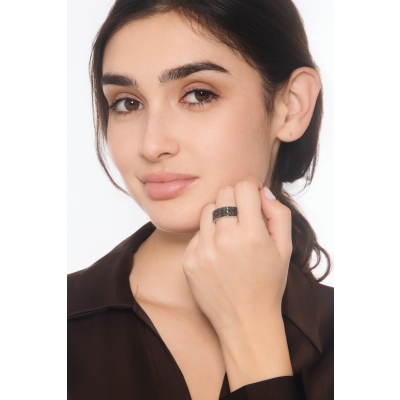 Bague bandeau en or blanc 18 carats avec 3 rangées de diamants noirs et pointes brunies