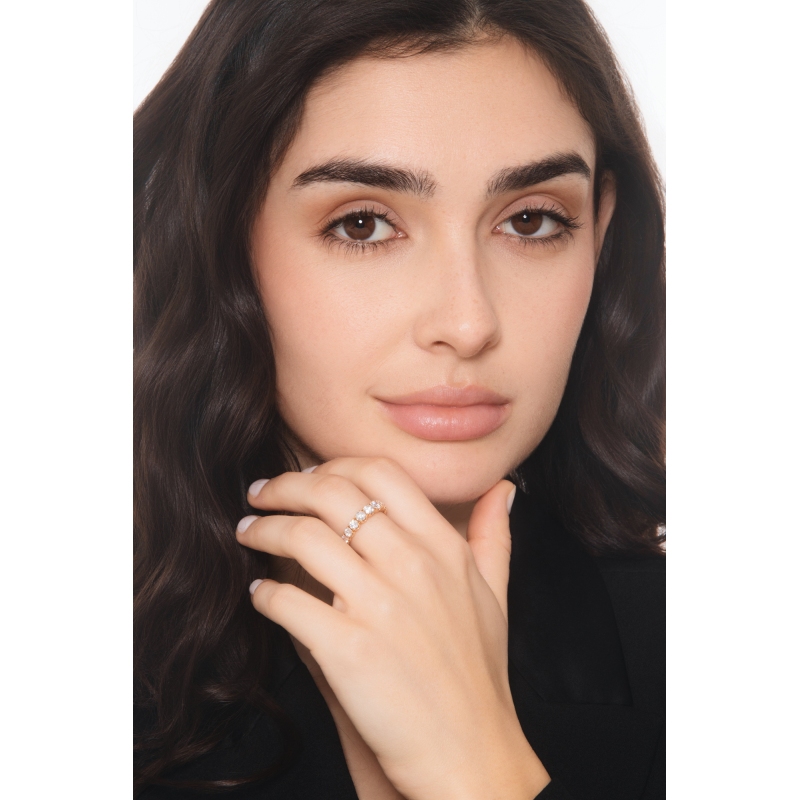 Alliance dégradée en or rose 18k avec diamants brillants