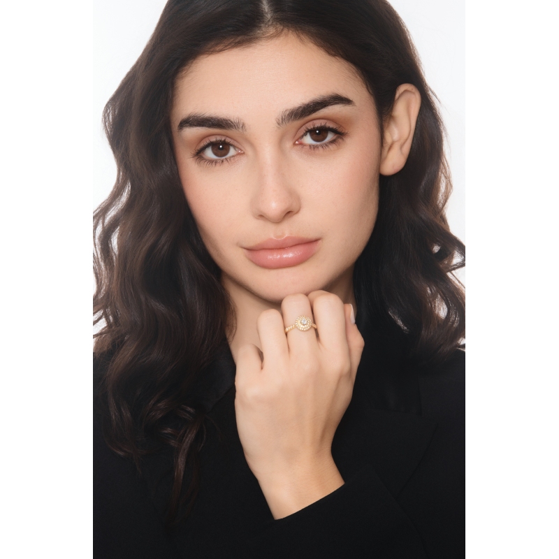 Bague centrale en or jaune avec diamants