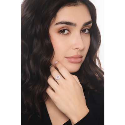  Bague en forme de cœur en or blanc 18k avec un saphir rose 