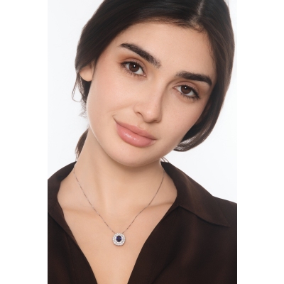 Pendentif à double contour en or blanc 18 carats avec saphir bleu et diamants