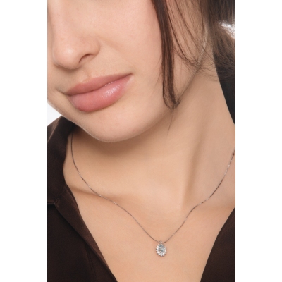 Collier contour en or blanc avec aigue-marine et diamants