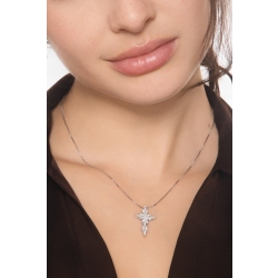 Collier en or blanc avec croix en diamants 2