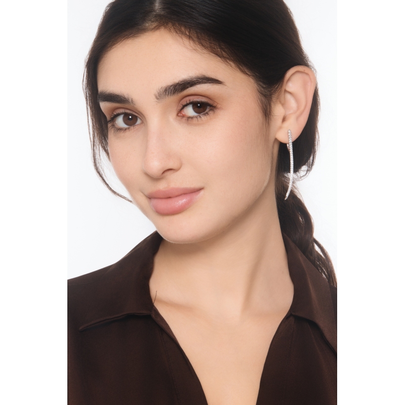 Boucles d’oreilles en or blanc 18k avec rangée de diamants