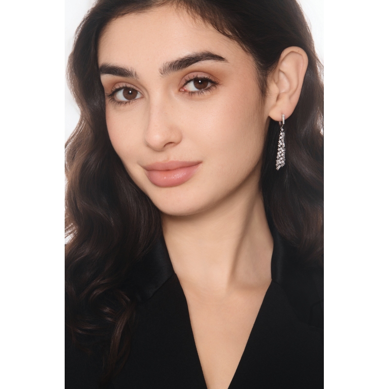 Boucles d’oreilles pendantes en or blanc 18k avec diamants en tissu