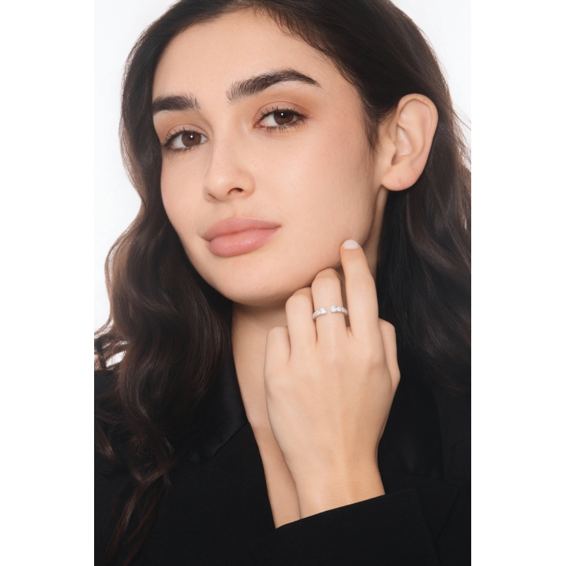 Bague ouverte en or blanc 18k avec diamants Bague ouverte en or blanc 18k avec diamants