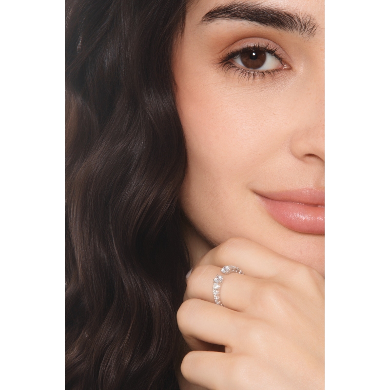 Bague ouverte en or blanc 18k avec diamants Bague ouverte en or blanc 18k avec diamants