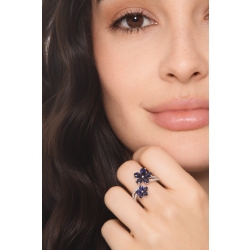 Bague ouverte en or blanc avec double fleur, saphirs et diamants 2