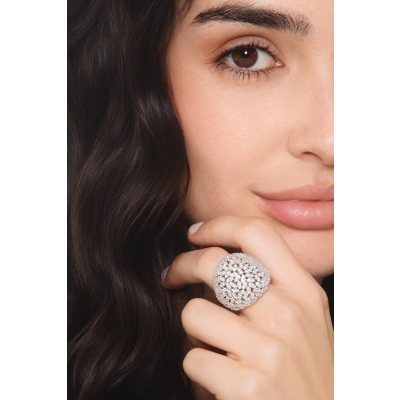 Large bague jonc en or blanc avec diamants