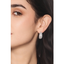 Boucles d’oreilles design en or blanc 750 avec diamants  2