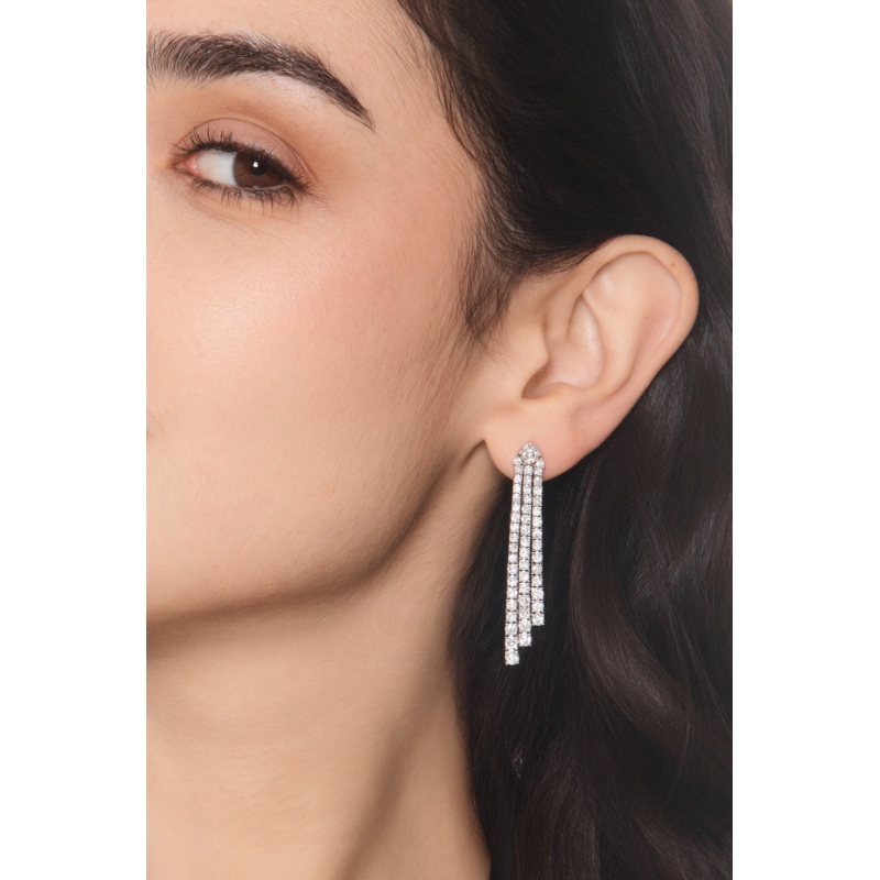 Boucles d oreilles cascade en or blanc 18k avec diamants