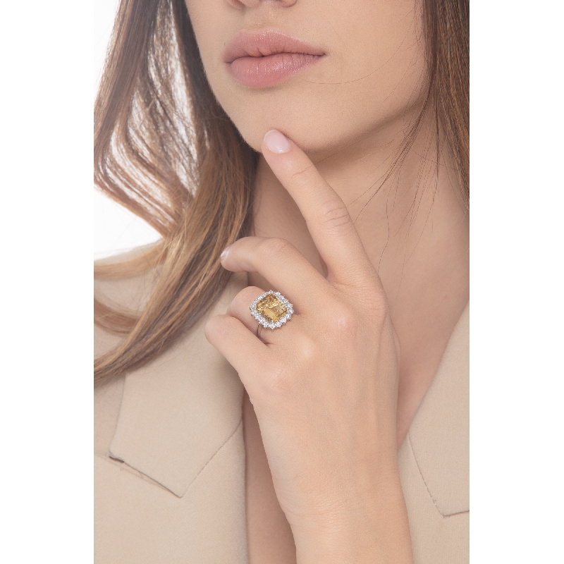 Bague halo en or blanc 18k avec diamants et citrine rectangulaire  Bague halo en or blanc 18k avec diamants et citrine rectangulaire