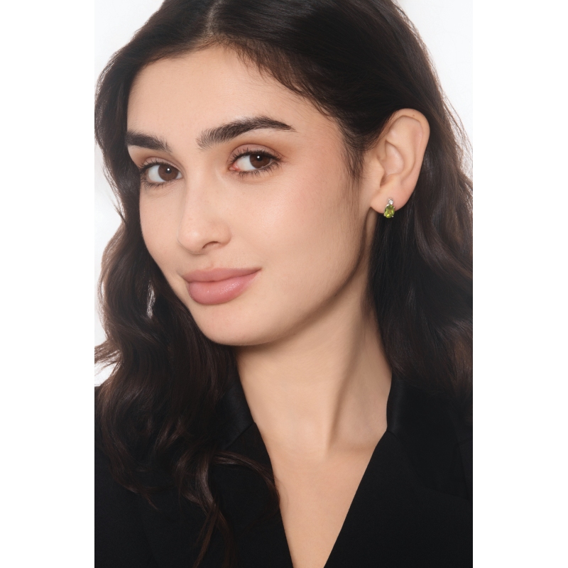 Boucles d’oreilles en or blanc avec péridot ovale et diamant