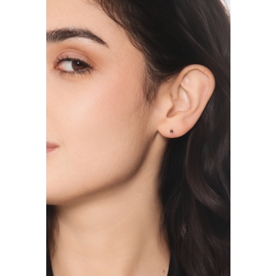 Mono boucle d’oreille en or blanc 18k diamant noir