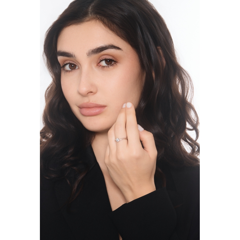 Bague de fiançailles en or blanc 18k avec un diamant 0.50 ct Bague de fiançailles en or blanc 18k avec un diamant 0.50 ct