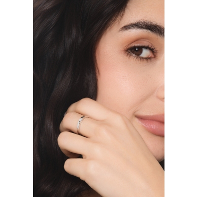 Bague solitaire en or blanc 18k avec diamant brillant CT 0,10