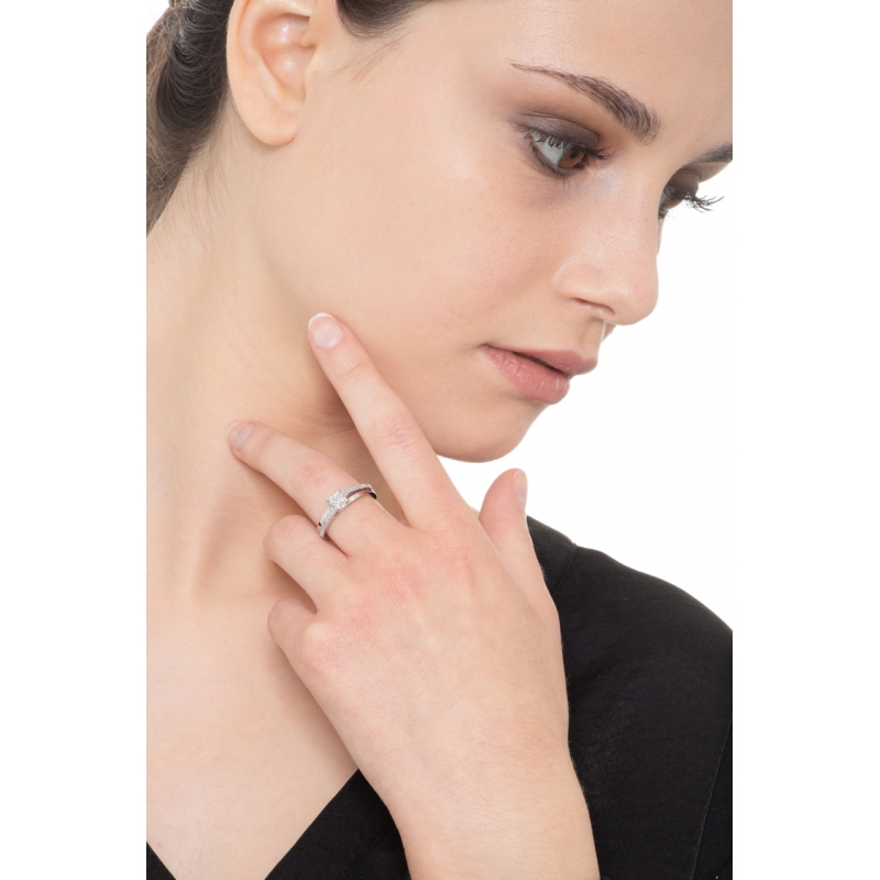 Bague solitaire en or blanc 18K avec diamant de 0,40 ct Bague solitaire en or blanc 18K avec diamant de 0,40 ct