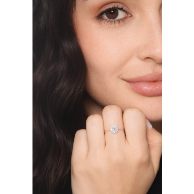 Bague en or blanc 18k avec aigue-marine 5x4 mm et diamants