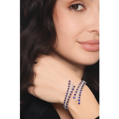 Bracelet semi-rigide en or blanc 18k avec saphirs bleus et diamants