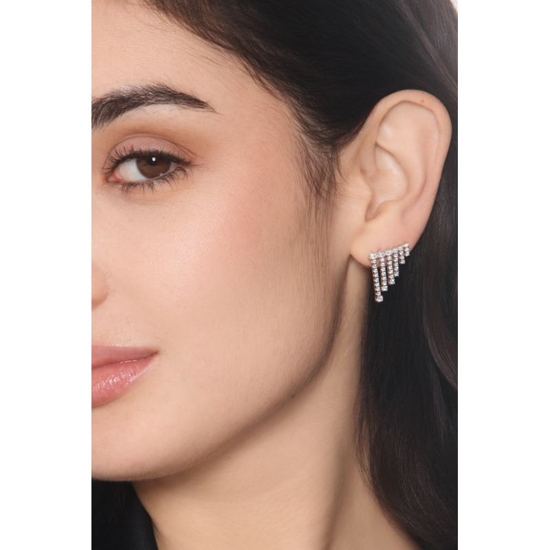 Boucles d’oreilles cascade en or blanc 18k avec diamants