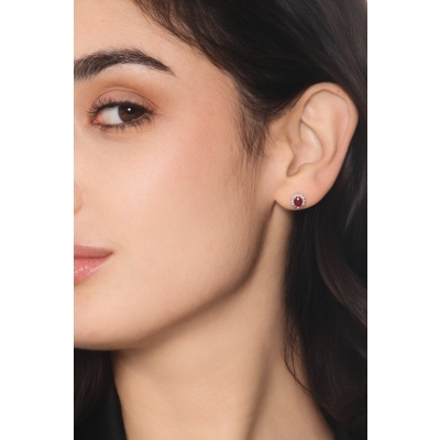 Boucles d’oreilles contournées en or blanc 18k avec rubis et diamants
