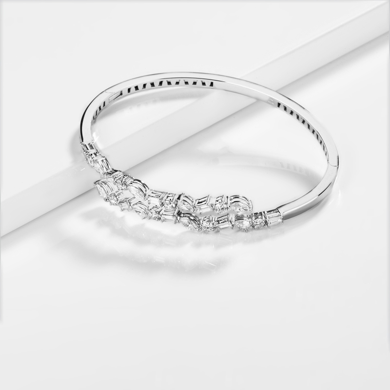 Bracelet rigide en or blanc 18 carats avec diamants 