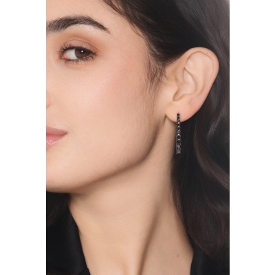 Boucles d oreilles tennis en or blanc 18k avec diamants noirs