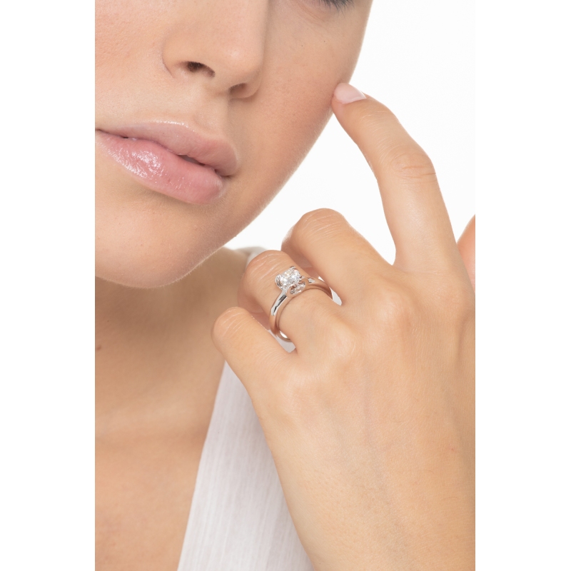 Bague solitaire en or blanc 18k avec diamant IGI 1.00 CT