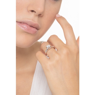 Bague solitaire en or blanc 18k avec diamant IGI 1.00 CT