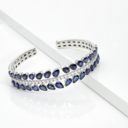 Bracelet Ouvert en Or Blanc 18k avec Saphirs et Diamants