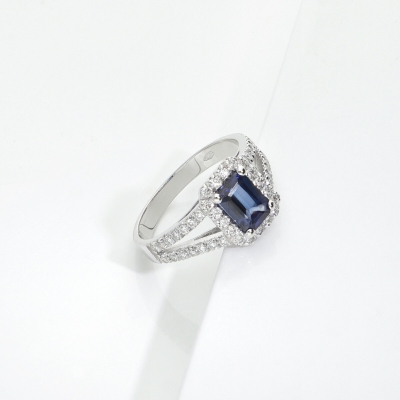 Bague halo en Or Blanc 18k avec Saphir Bleu et Diamants