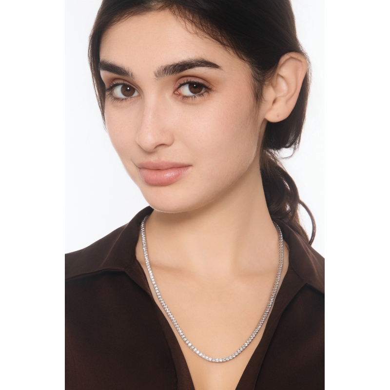Collier tennis en or blanc 18 carats avec diamant brillant