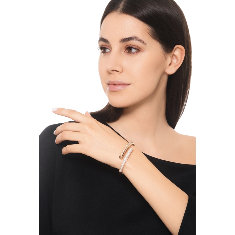 Bracelet semi-rigide design en or rose 18k avec diamants