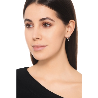 Boucles d’oreilles barrette en or blanc 18k serties de diamants