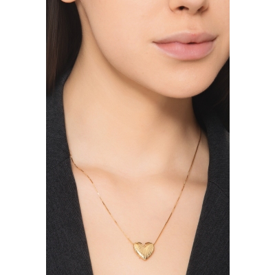 Collier en or jaune 18k avec pendentif cœur texturé